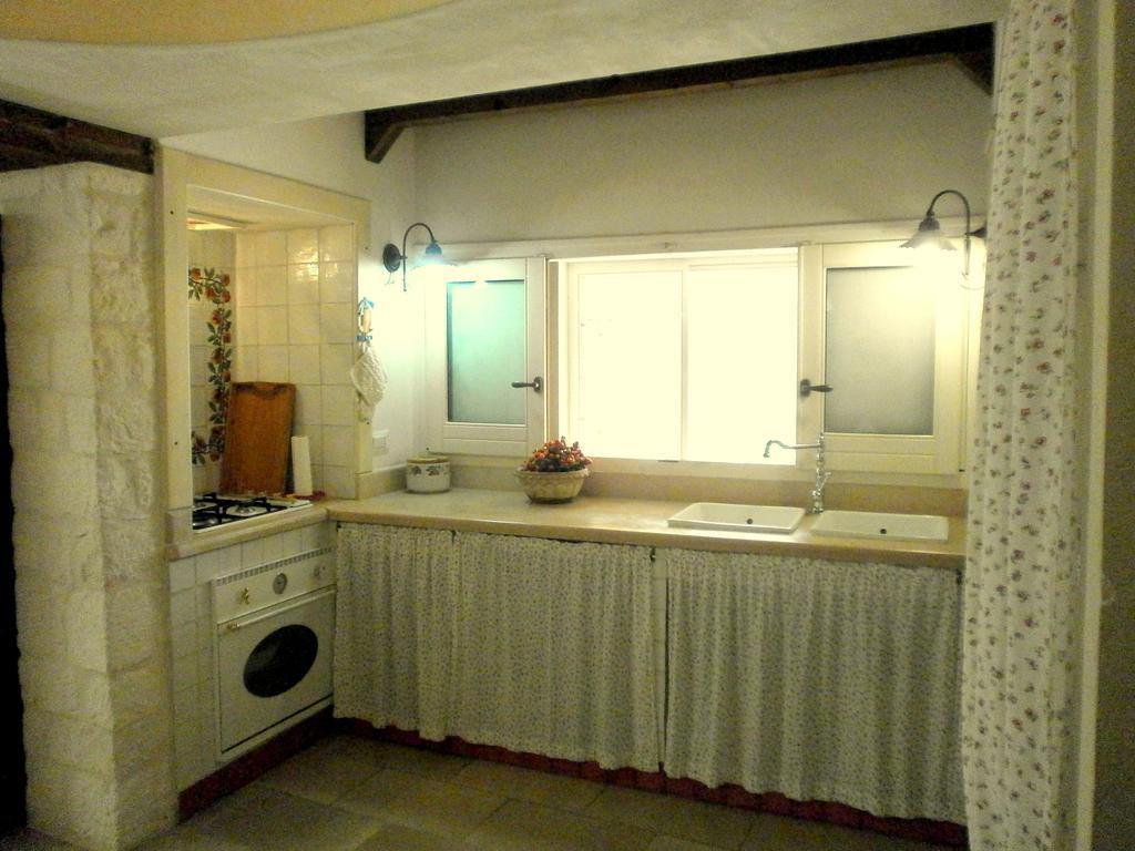 Trullo Villa Giuliana Con Giardino Posizione Panoramica Free Wifi Ostuni Rum bild